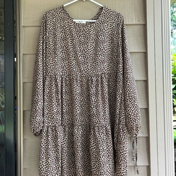 Jade by Jane dress leopard pattern, tiered style tie sleeve hems. USA made - Picture 1 of 4